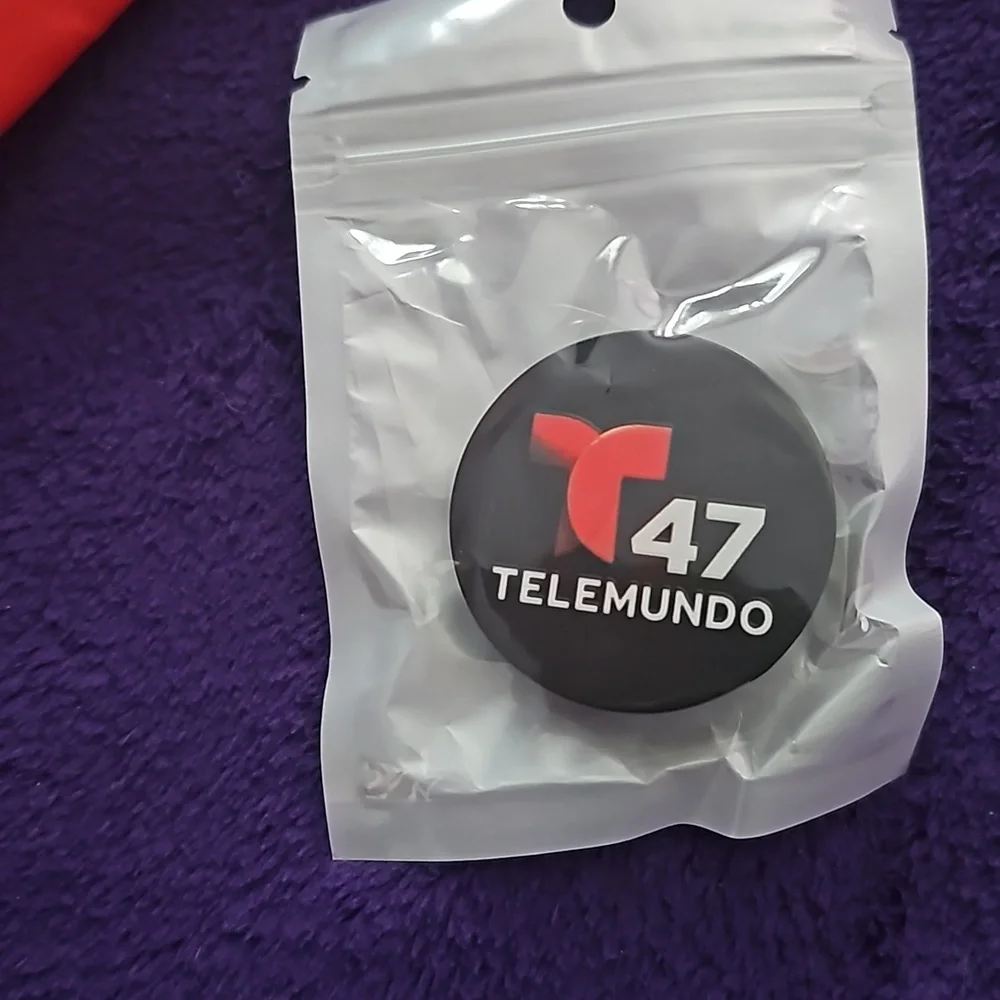 TELEMUNDO BUNDLE - Picture 4 of 6